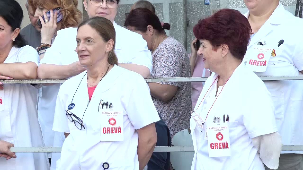 „Cu 39 de ani de muncă în spate, voi pierde 1.700 de lei”. Ce venituri ar pierde medicii după noua lege a salarizării