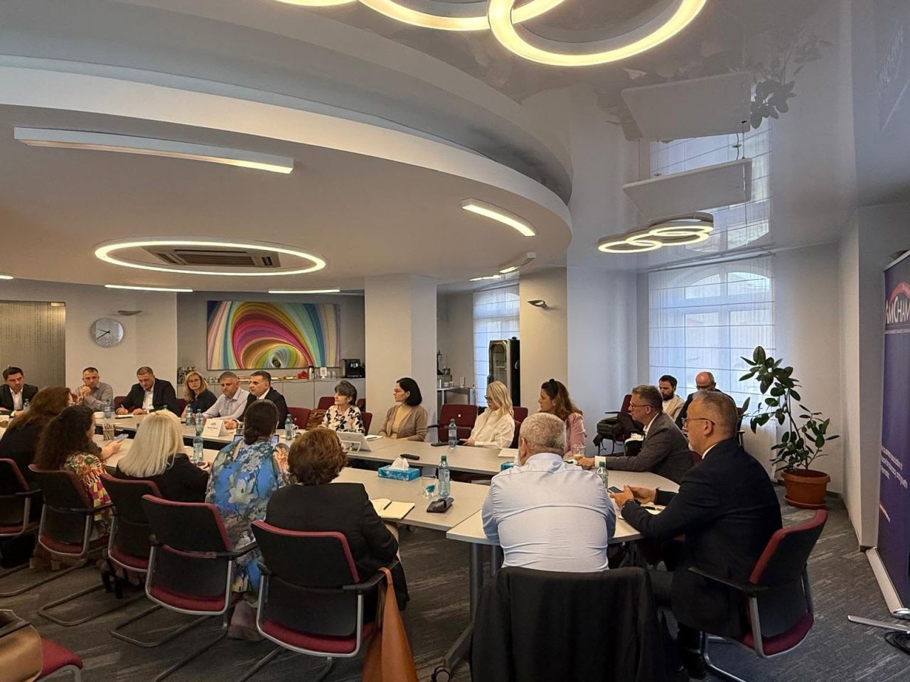 Oamenii de afaceri din AmCham trag un semnal de alarmă: ”România traversează un moment decisiv pentru credibilitatea sa”