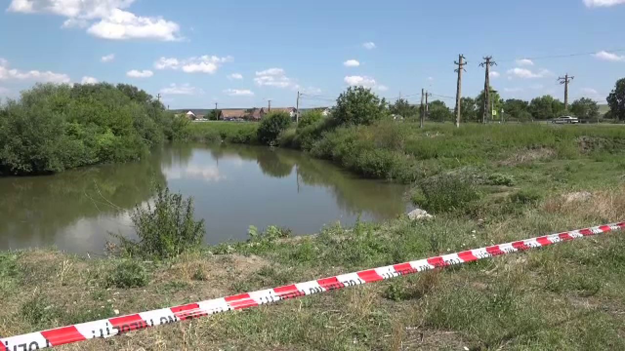 Filmul tragediei din Mureș, unde doi copii au murit înecați. Salvatorii interveniseră inițial în cazul unui pescar