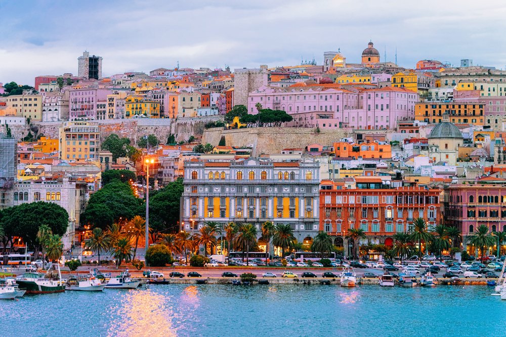 Sardinia, insula mediteraneeană cu plaje spectaculoase, mai puțin frecventată de turiști. De ce merită vizitată