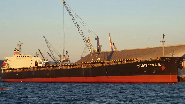 Nava cargo avariată în Marea Neagră rămâne în afara apelor României. Unde ar putea ajunge vasul