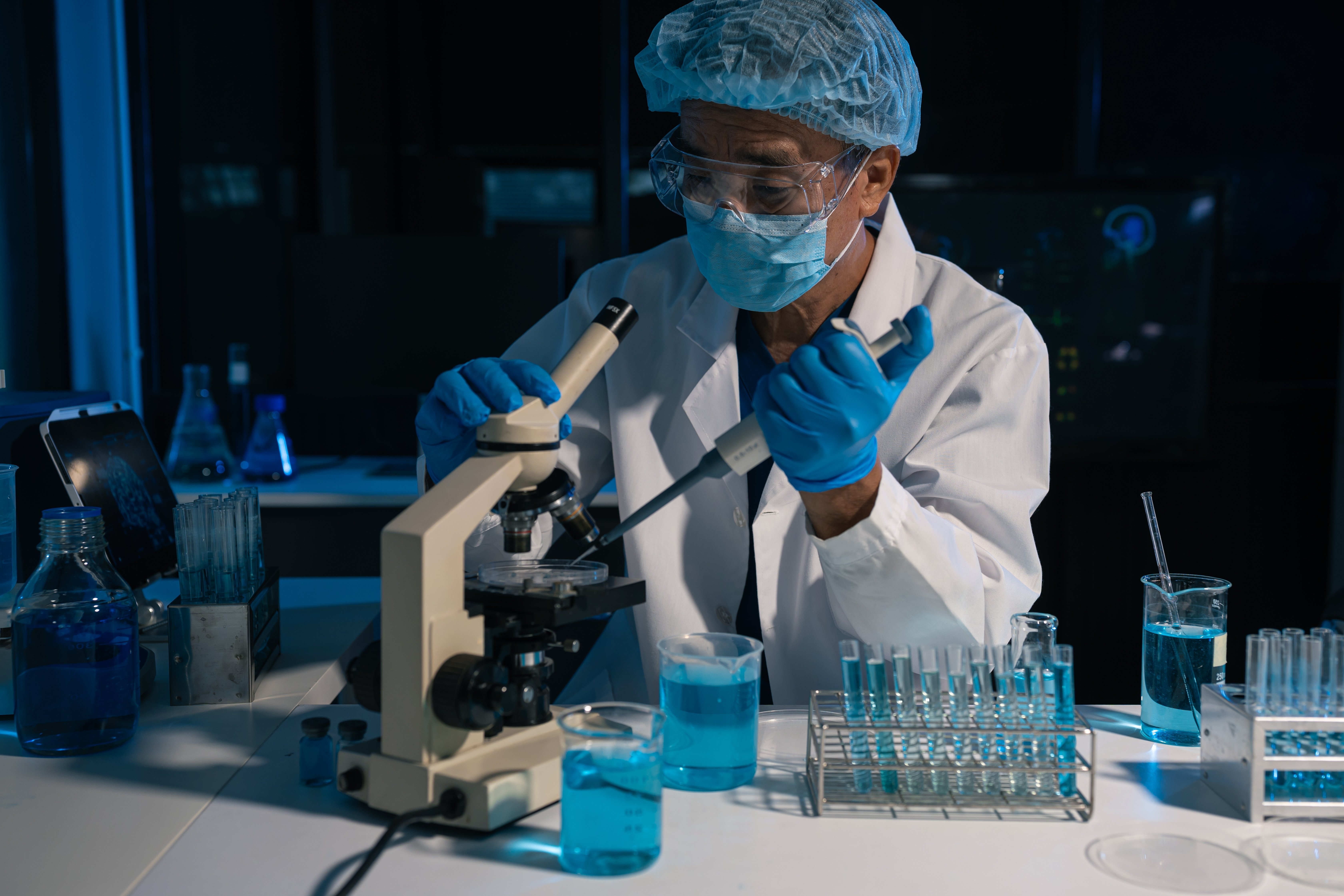 Cum se poate transforma un virus inofensiv într-un pericol pentru oameni. Ce au descoperit cercetătorii