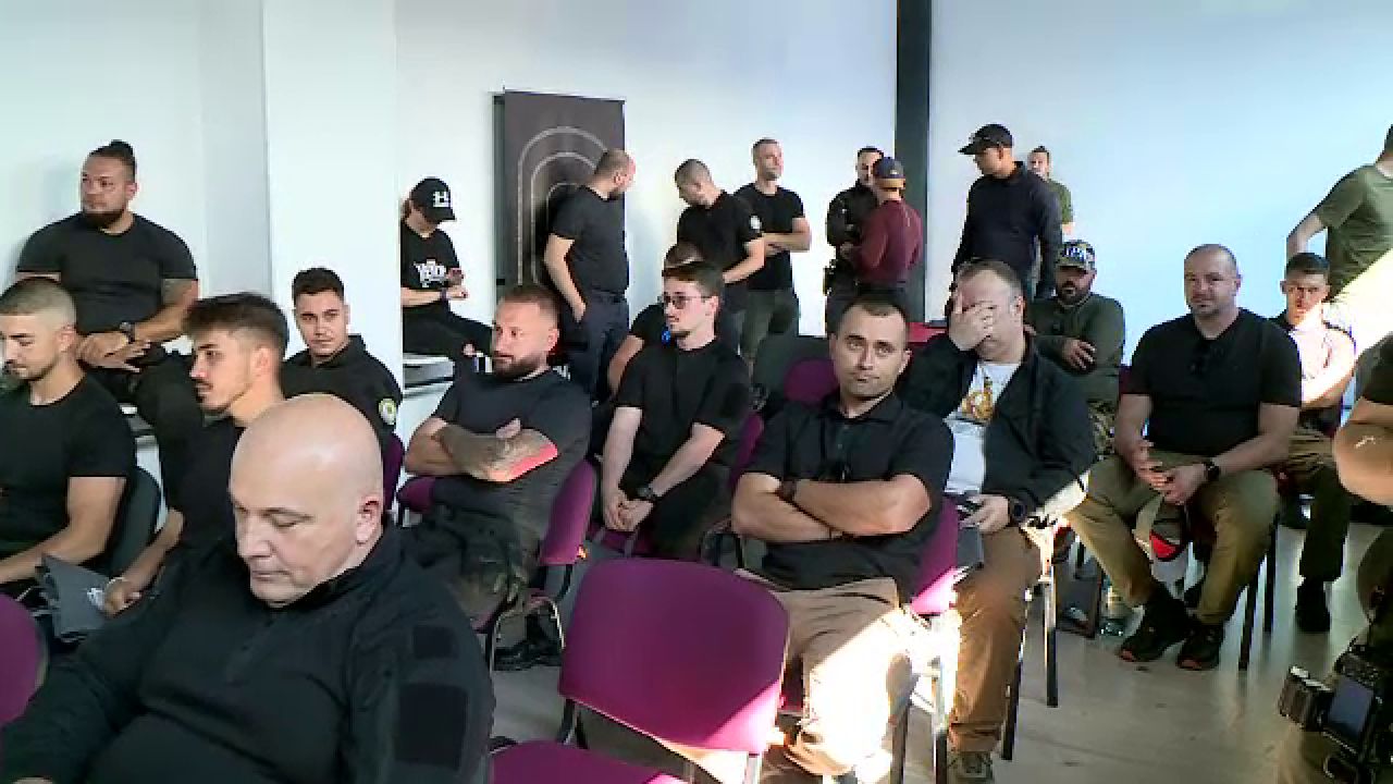 Polițiștii învață să evite folosirea mortală a armei în intervenții