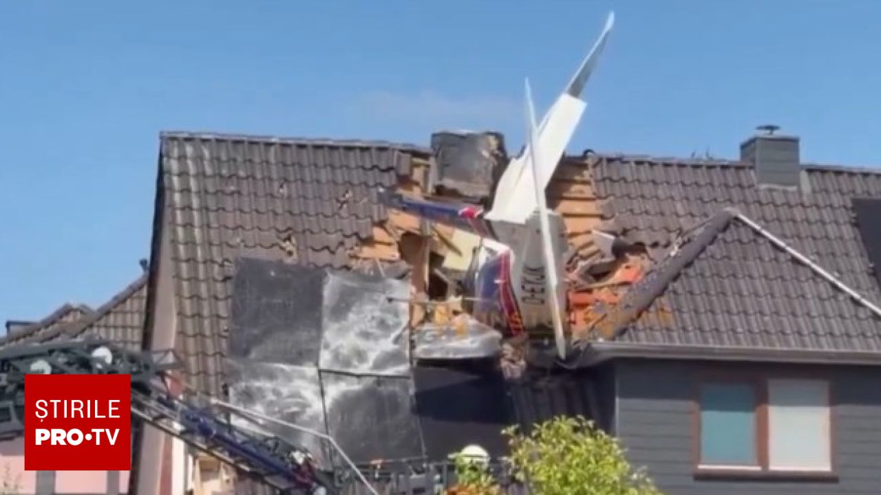 Poza pentru articolul Tragedie în Germania. Un avion de turism s-a prăbușit pe acoperișul unei case. Două persoane au murit. VIDEO