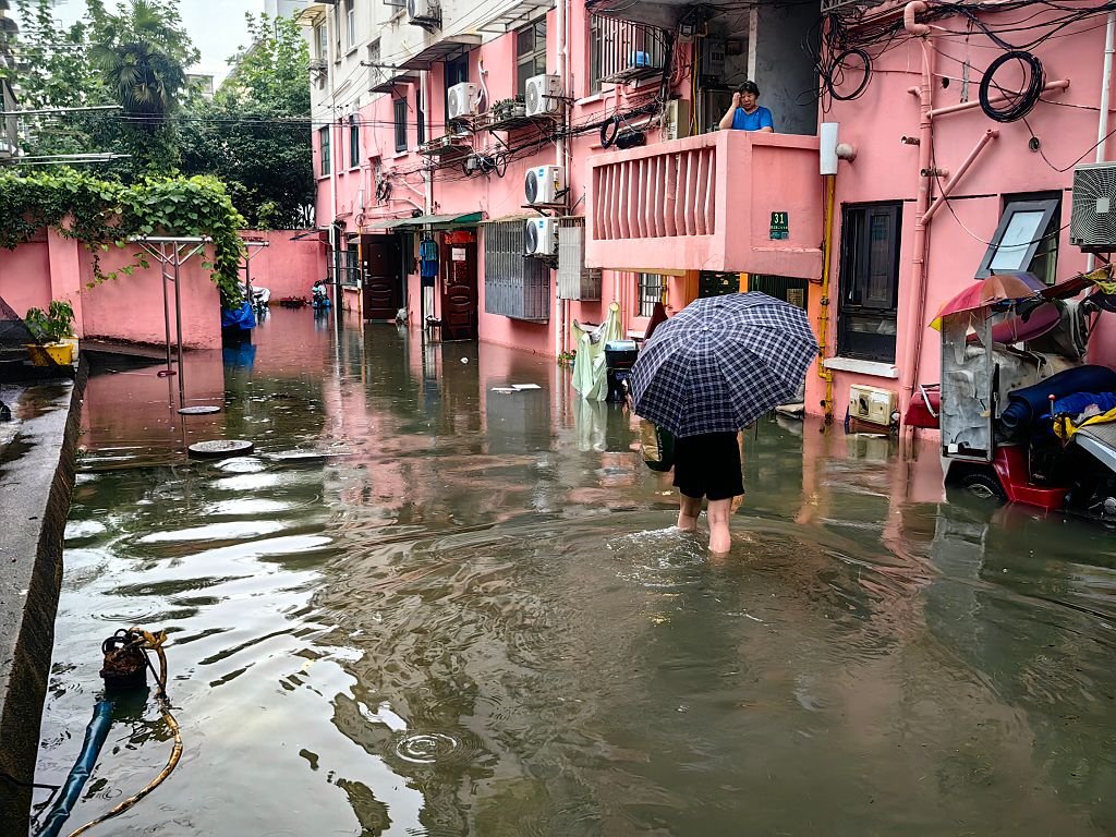 O viitură a ucis cel puțin zece persoane în China, într-o zonă turistică. Alte 23 au fost rănite
