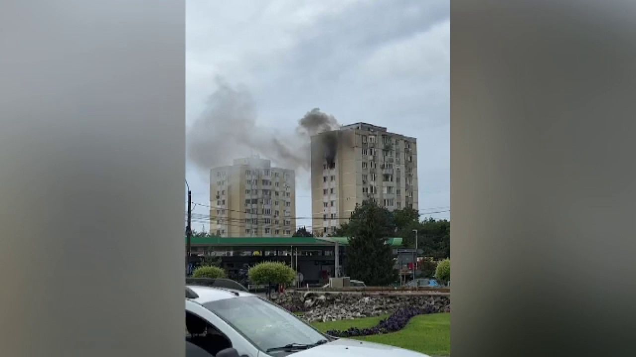 Incendiu într-un bloc cu 10 etaje din Baia Mare. O țigară aprinsă ar fi provocat flăcările.Locatarii dau vina pe un vecin