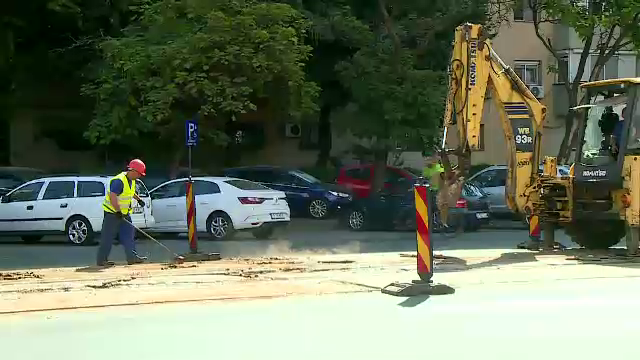 Șantierele din București, cele mai liniștite locuri ale orașului. Pe unul mai „agitat”, doi dau la lopată, patru se uită