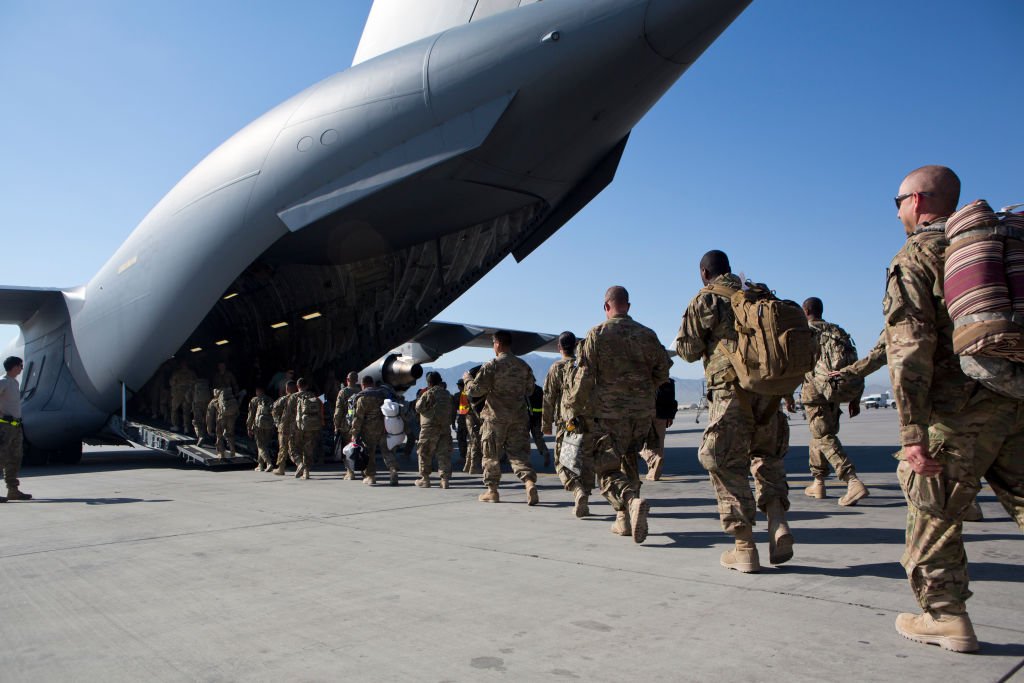 Statele Unite încep revizuirea prezenței militare în Europa. Ce se poate schimba pentru aliații NATO