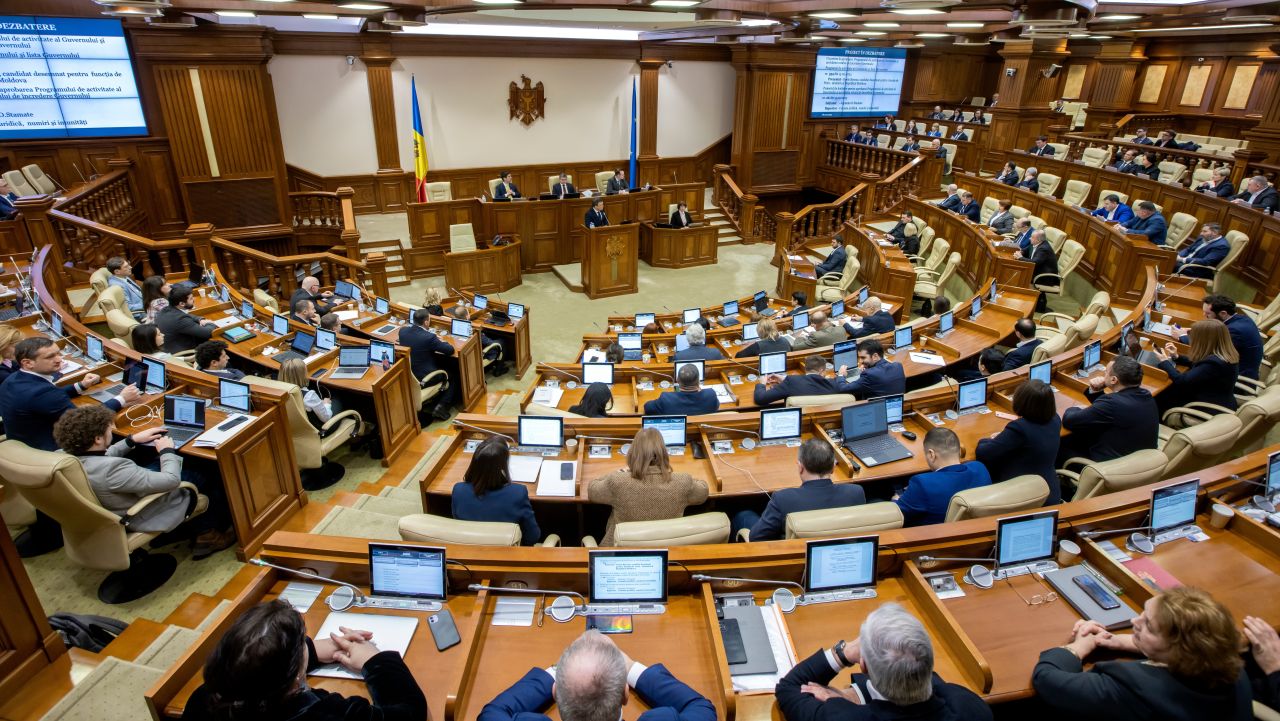 Guvernul Moldovei activează comisia de gestionare a crizelor pe fondul deficitului de motorină