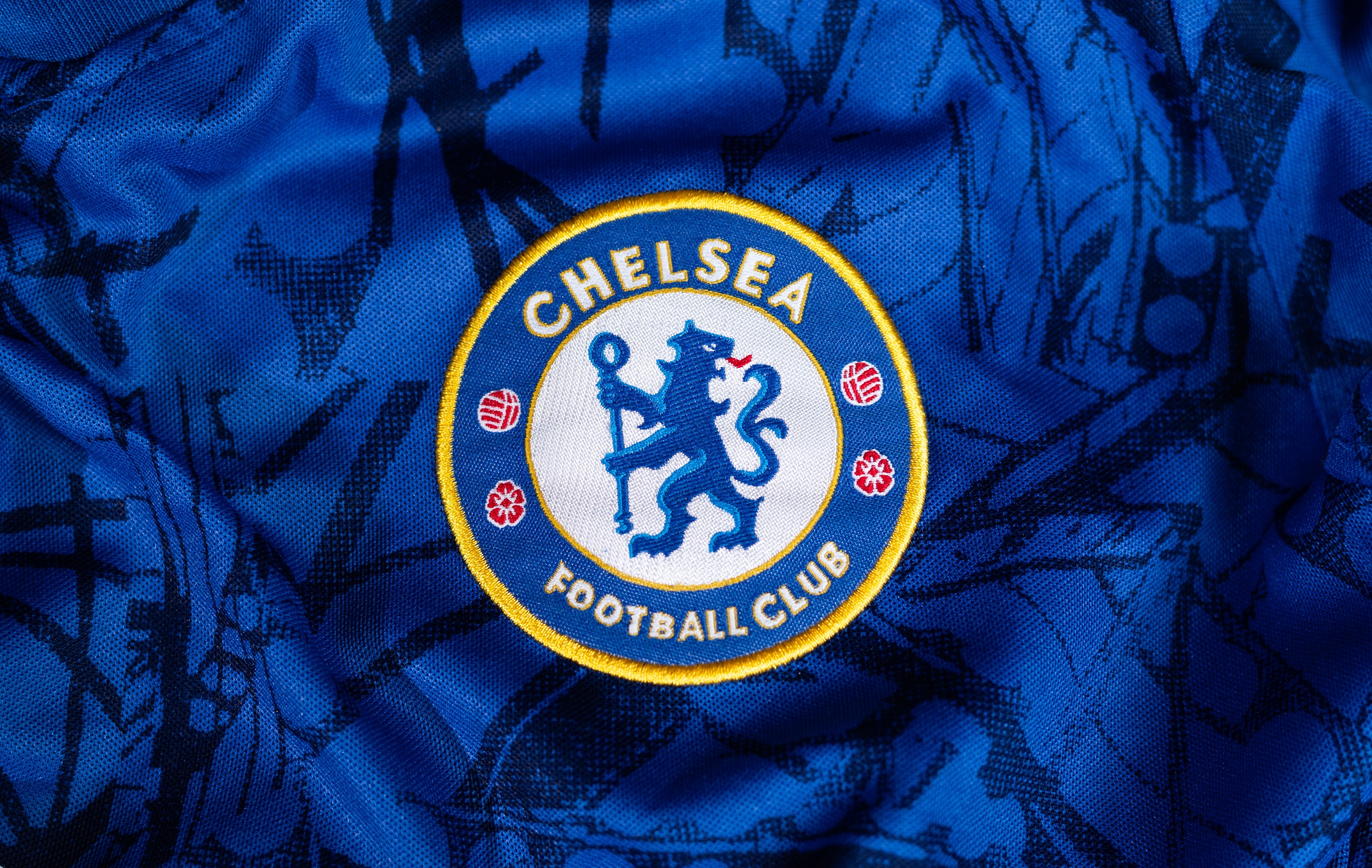 Clubul Chelsea a fost amendat cu 13,4 milioane de euro şi a primit o interdicţie la transferuri cu suspendare