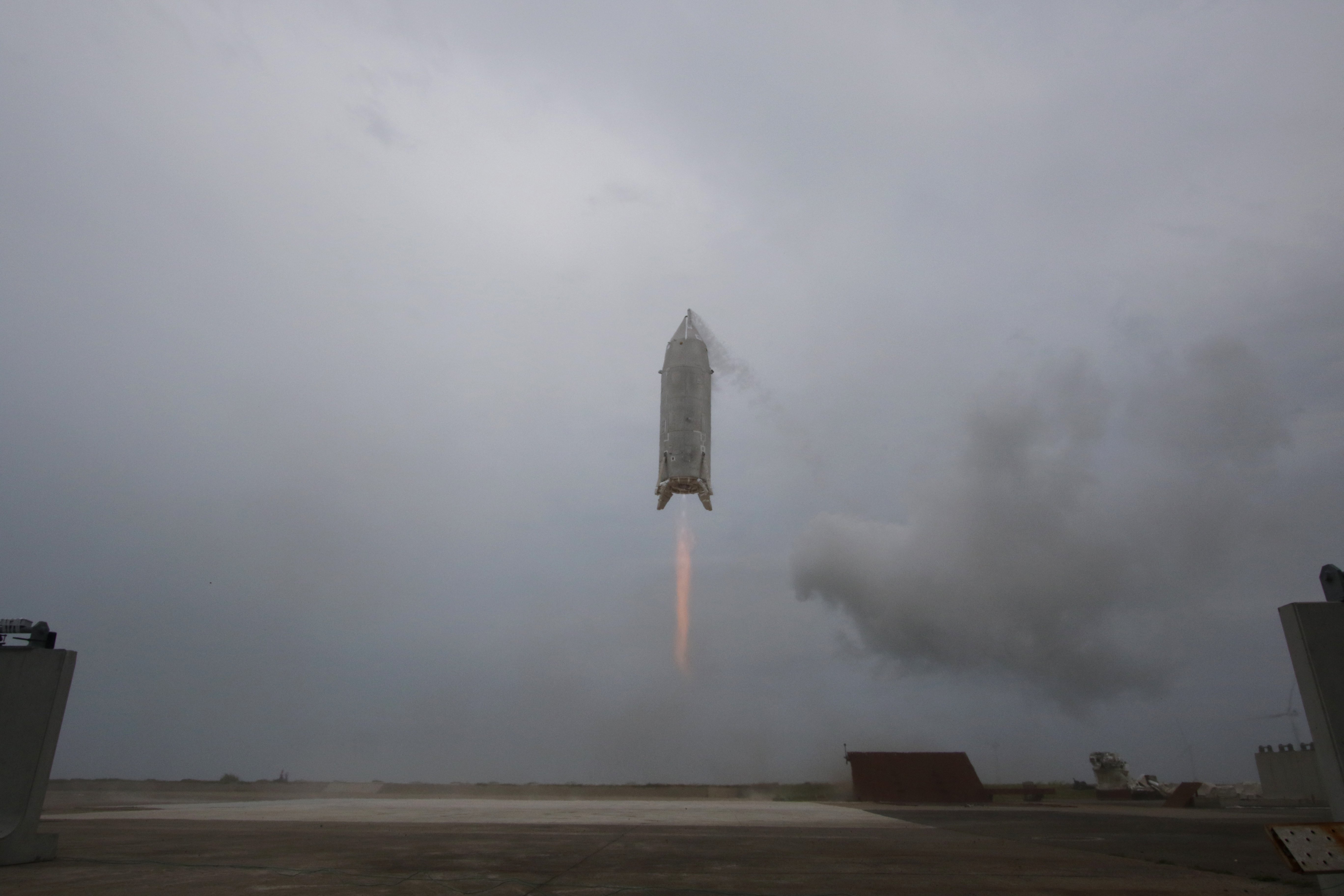 O rachetă SpaceX care a scăpat de sub control se va izbi de Lună cu peste 8.700 km/h