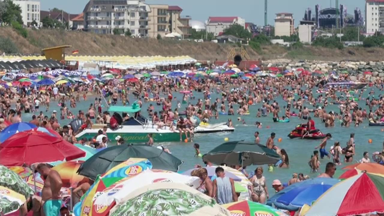 Hotelierii mențin tarifele din iulie, iar litoralul a atras peste 140.000 de turiști
