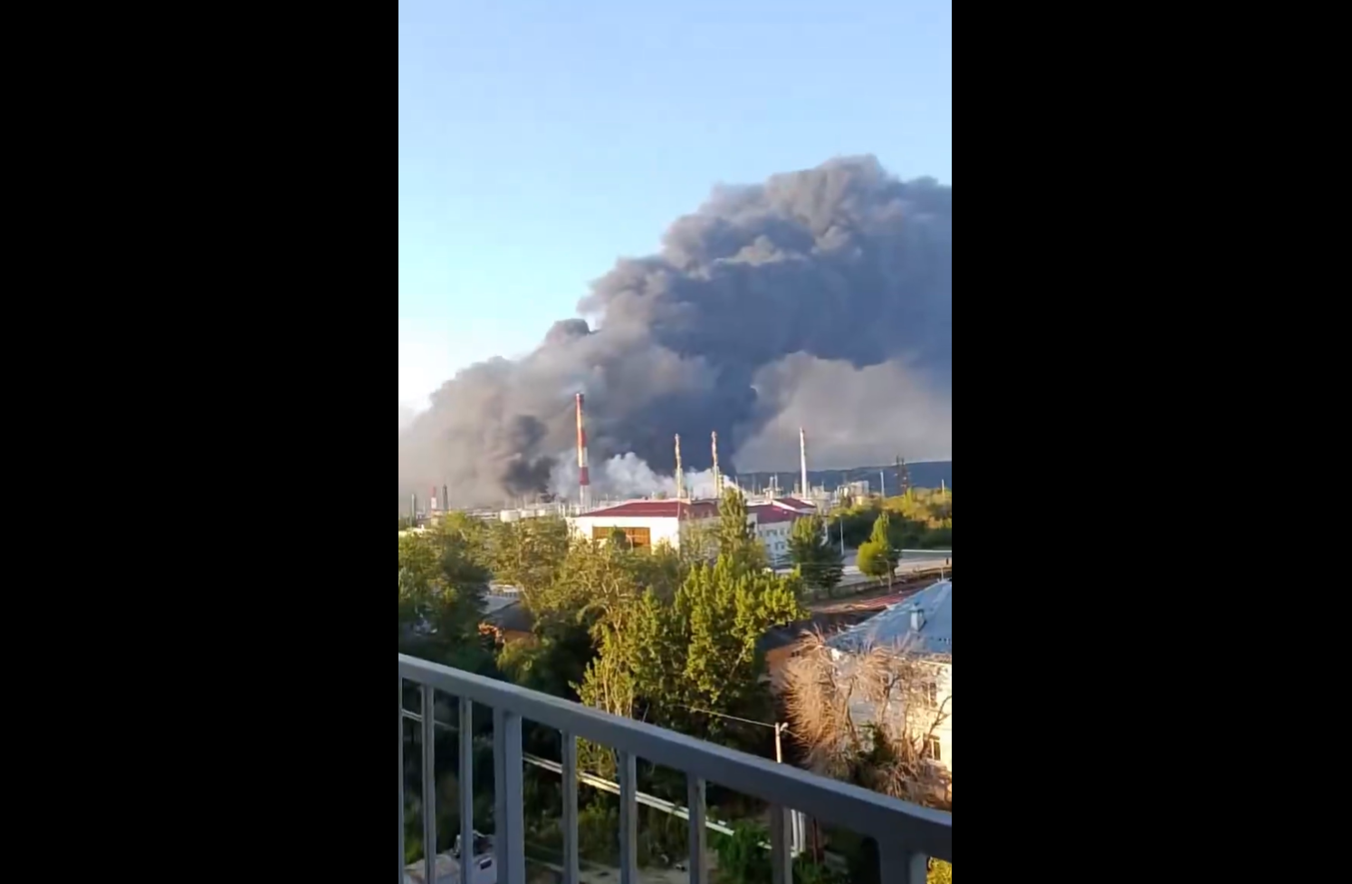 Ucraina anunță lovituri asupra unei rafinării și bazei aeriene Engels din Rusia. Incendii la instalațiile vizate