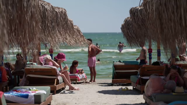 Cât de scump a ajuns un weekend la mare: Peste 140.000 de turiști la mare la început de august