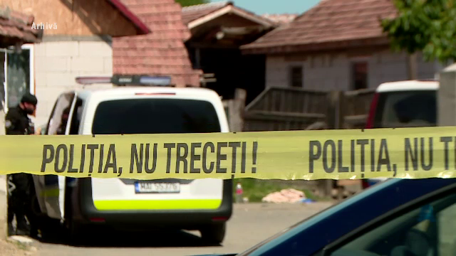 Ce le-a spus anchetatorilor un tânăr care ar fi ucis un bărbat la o fermă și i-ar fi dat foc rulotei în Satu Mare