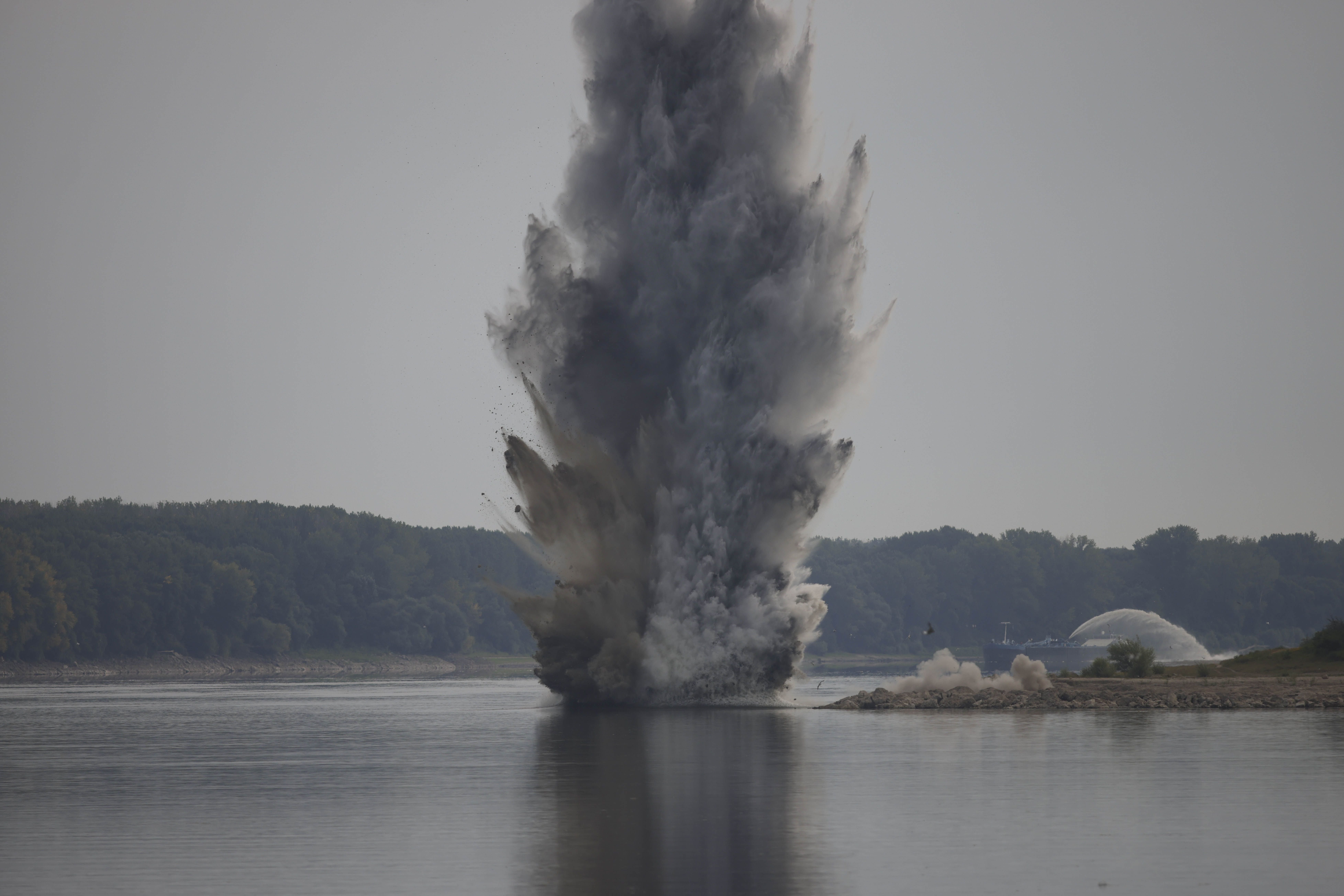 Ce au scris bulgarii după ce România a detonat o stâncă pentru a devia Dunărea