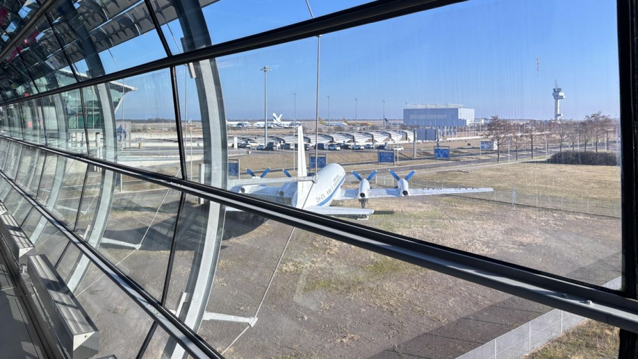 Alerta pe Aeroportul Leipzig/Halle după apariția unui obiect suspect; zborurile, suspendate temporar