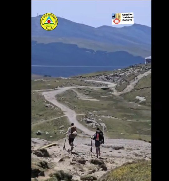 Turiști surprinși cu trotinete pe munte. „Dacă sunt bune la oraş, de ce n-ar merge şi pe Platoul Bucegi” | VIDEO