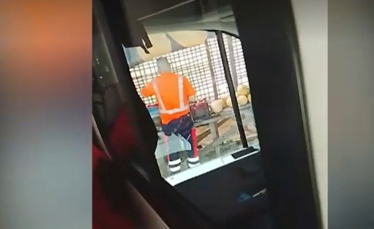 Reacția echipajului de ambulanță din Bacău acuzat că a oprit la piață în plină misiune. Pacient era un copil de nici 2 ani
