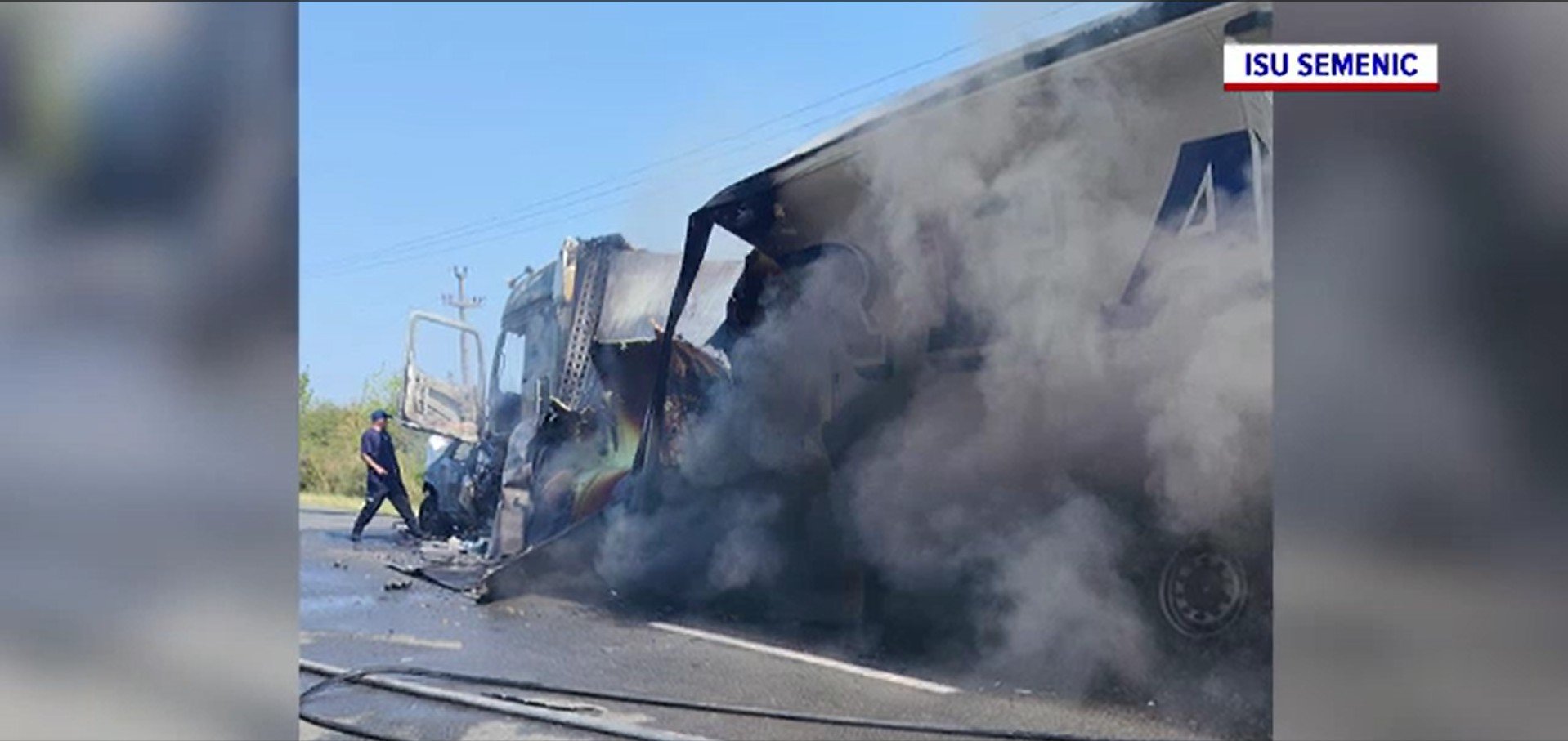 Accident cumplit între Timișoara și Reșița. Un șofer a murit carbonizat după ce s-a izbit cu mașina frontal de un TIR