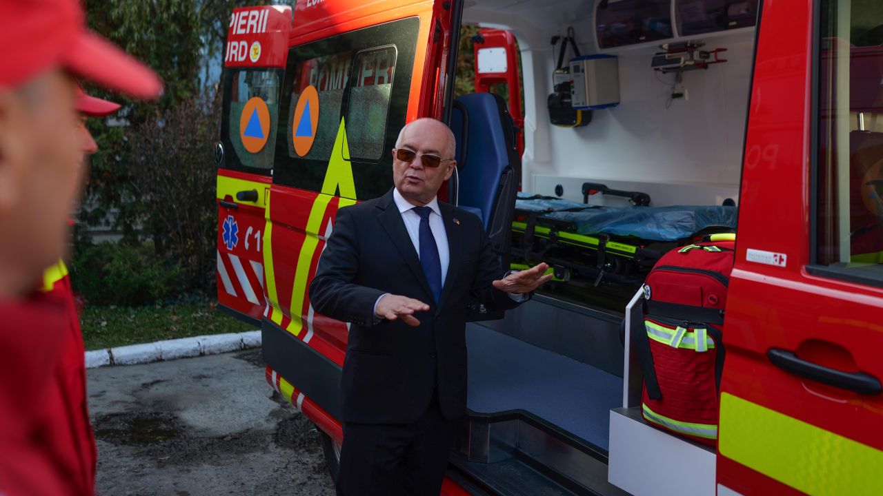 Emil Boc după atacul cu topoare asupra unei ambulanțe în Cluj: Reglementarea conținutului pe rețelele sociale este necesară