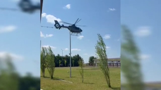 Anchetă după ce un elicopter a aterizat fără să anunțe într-un complex din Constanța. Turiștii au sunat la 112
