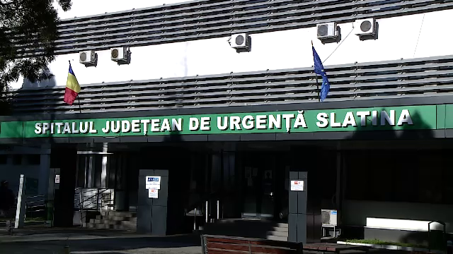 O infirmieră a fost lovită cu pumnul de o pacientă de 63 de ani pe care o însoțea la investigații, la Spitalul din Slatina