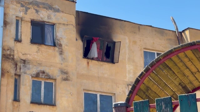 O femeie din Vâlcea și-a aruncat soțul în aer. L-a închis într-o cameră și a dat foc apartamentului