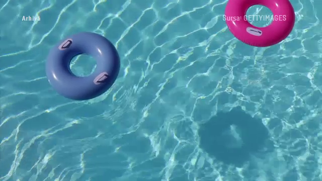 O fetiță de un an și jumătate a murit înecată într-o piscină gonflabilă din curtea familiei, în Suceava