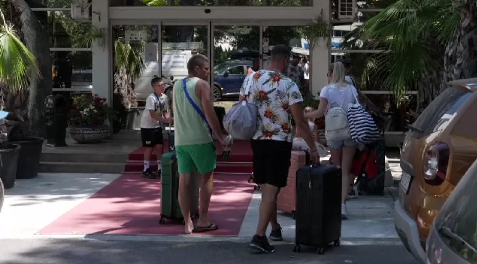 De la pescăruși gălăgioși la alge și camere prea mici. Cele mai neobișnuite plângeri ale turiștilor de la mare