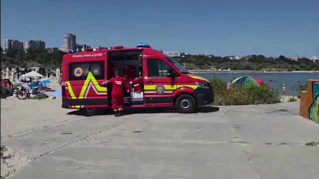 Un tânăr de 23 de ani a leșinat în mare, după ce ar fi consumat alcool. A fost salvat la limită
