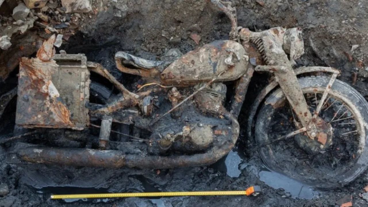Nivelul scăzut al Dunării scoate la iveală rămășițele unor soldați din Al Doilea Război Mondial și o motocicletă militară