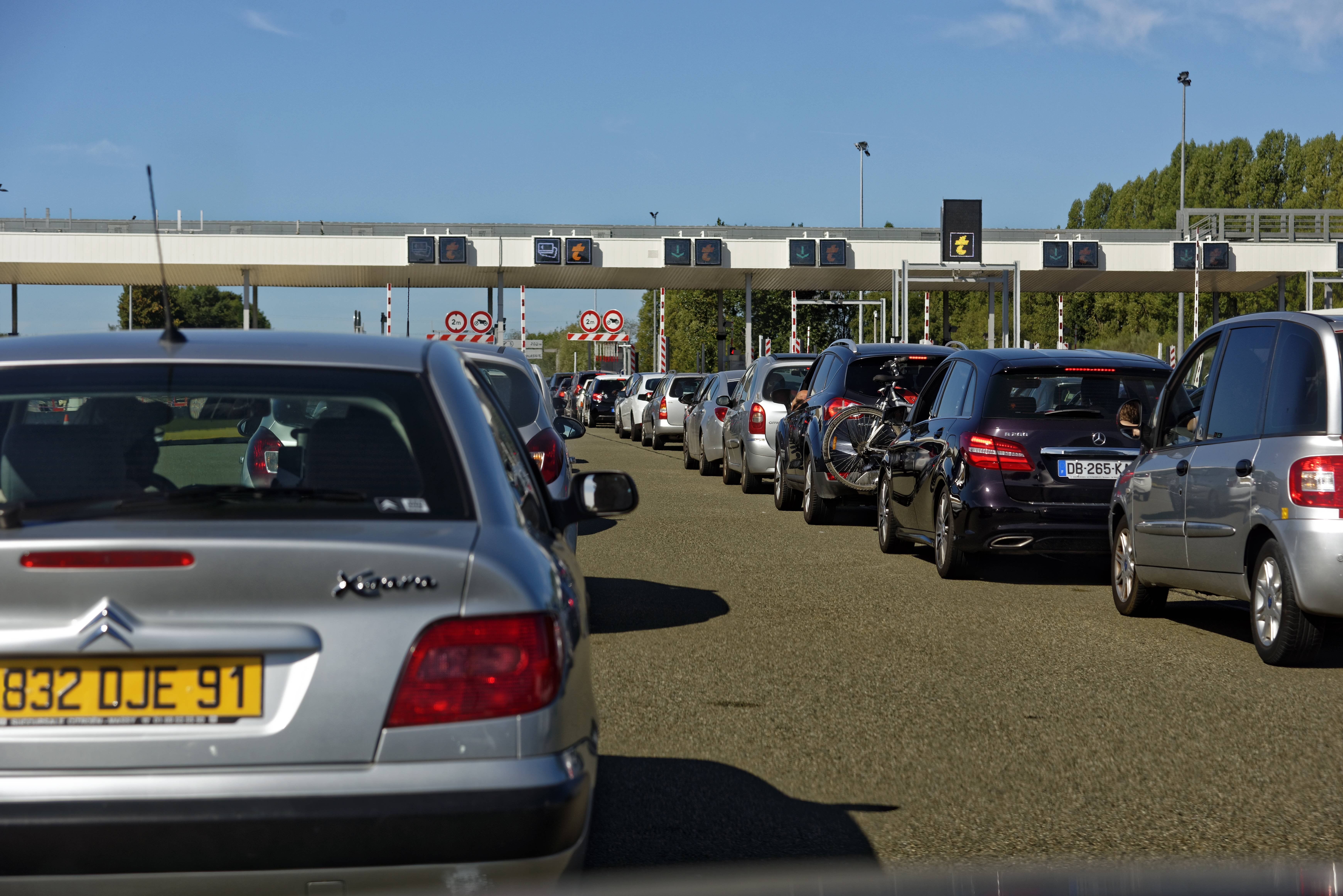 Cum a fentat o familie de turiști taxele de autostradă din Franța luni întregi. Când au fost prinși, au plătit 3.000 de euro