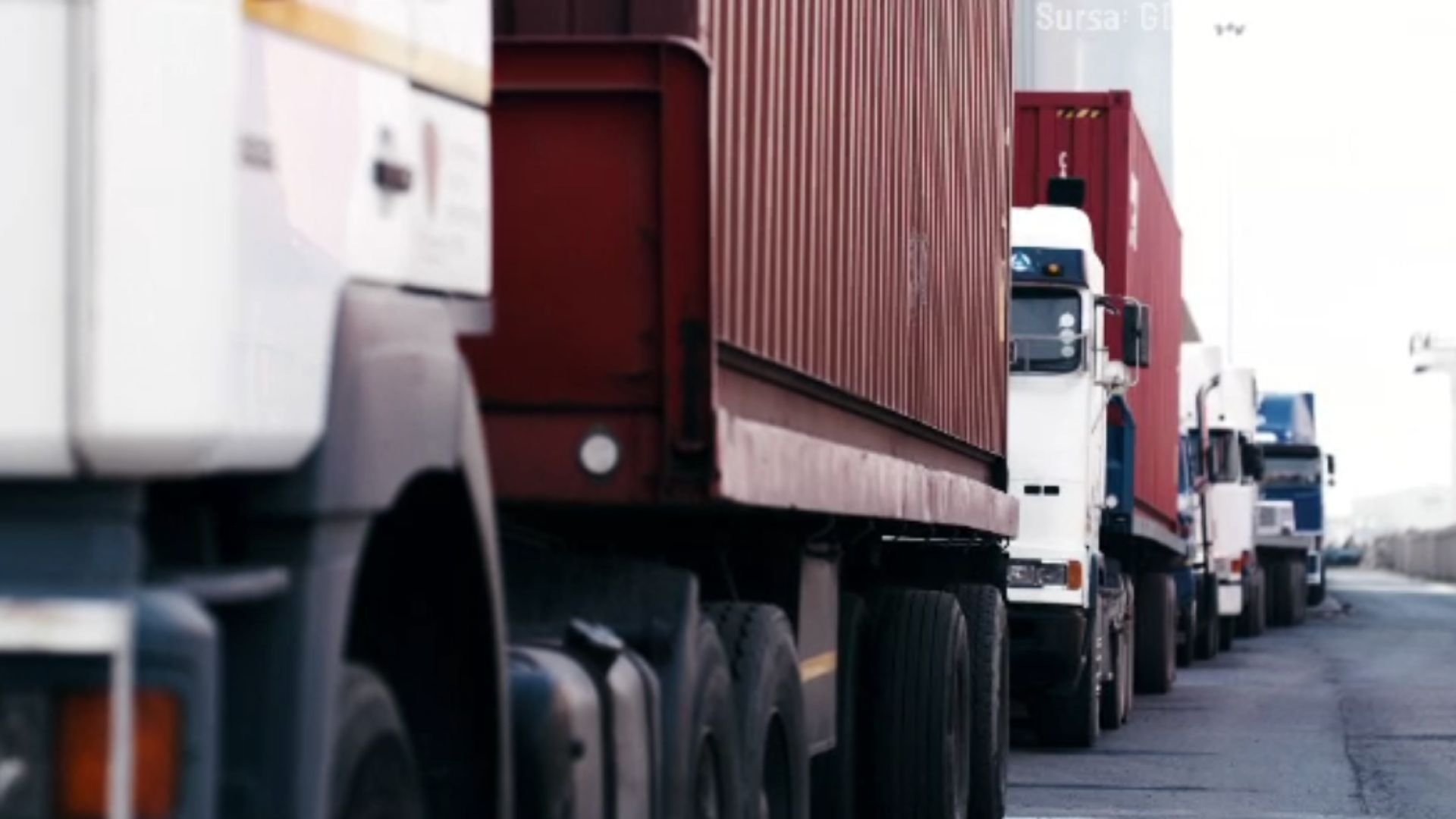 Restricţii de circulaţie pentru vehicule de peste 7,5 tone, în perioada 14-17 august. Care sunt drumurile vizate