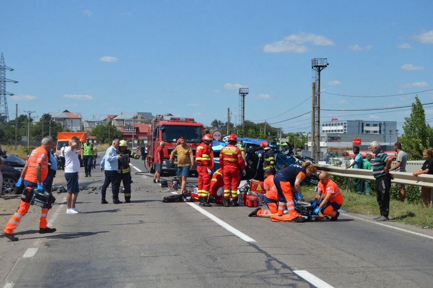 Accident grav în Ianca. Doi oameni au murit și alți trei sunt răniți. Sunt implicați și minori