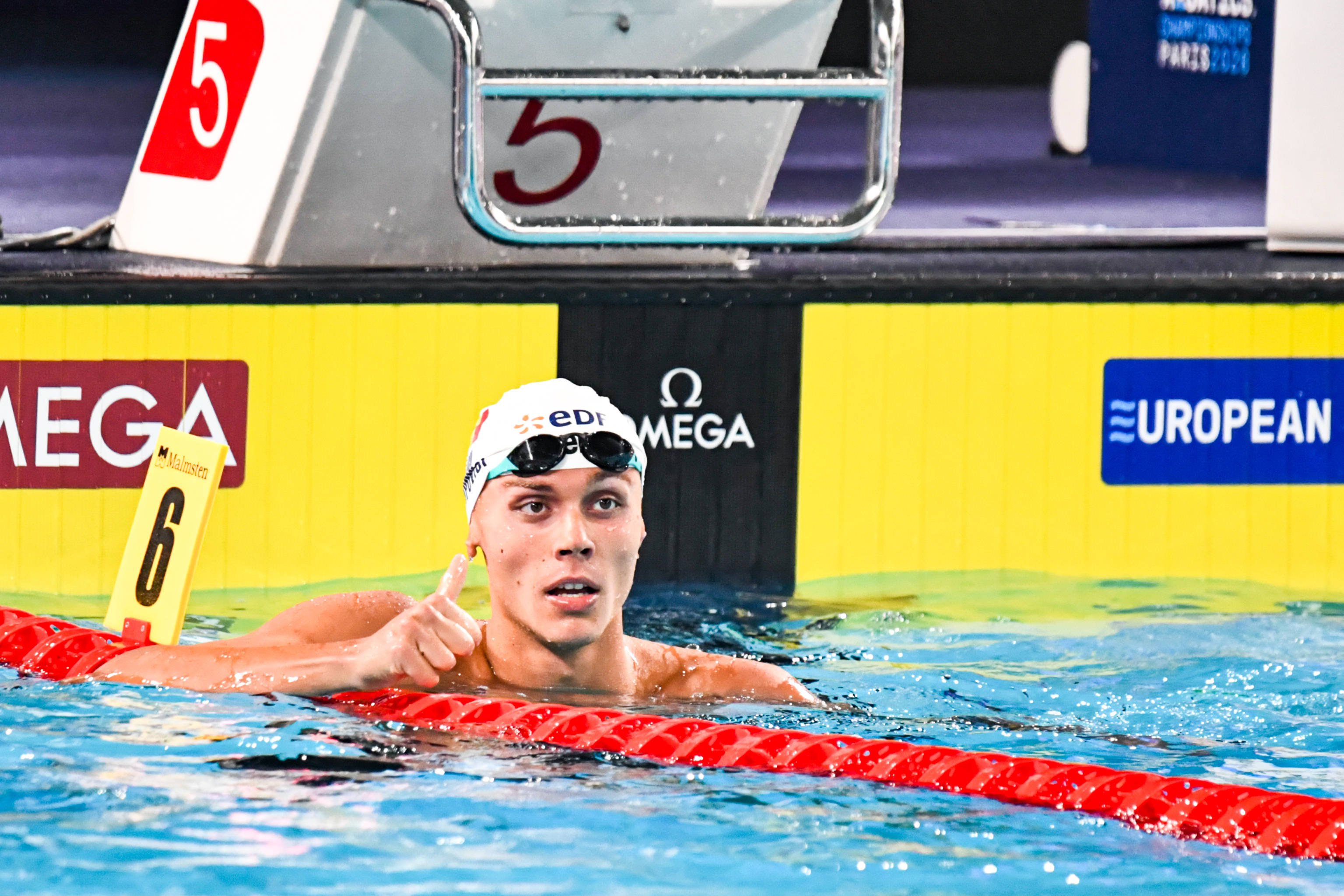 David Popovici luptă vineri pentru aur la 200 m liber. Poate deveni primul din istorie cu trei „duble” la Europene