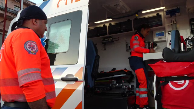 Un bebeluș din Bacău a venit pe lume în ambulanță, în drum spre spital. „Și acum mă trec fiorii”