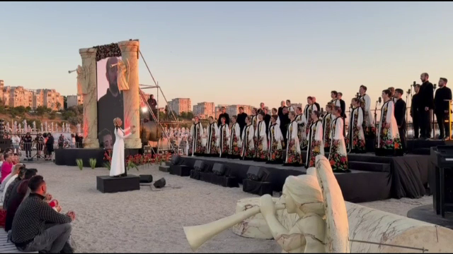 Mii de oameni au întâmpinat răsăritul la un concert pe plajă al Corului Madrigal. Momente unice în dimineața Sfintei Maria