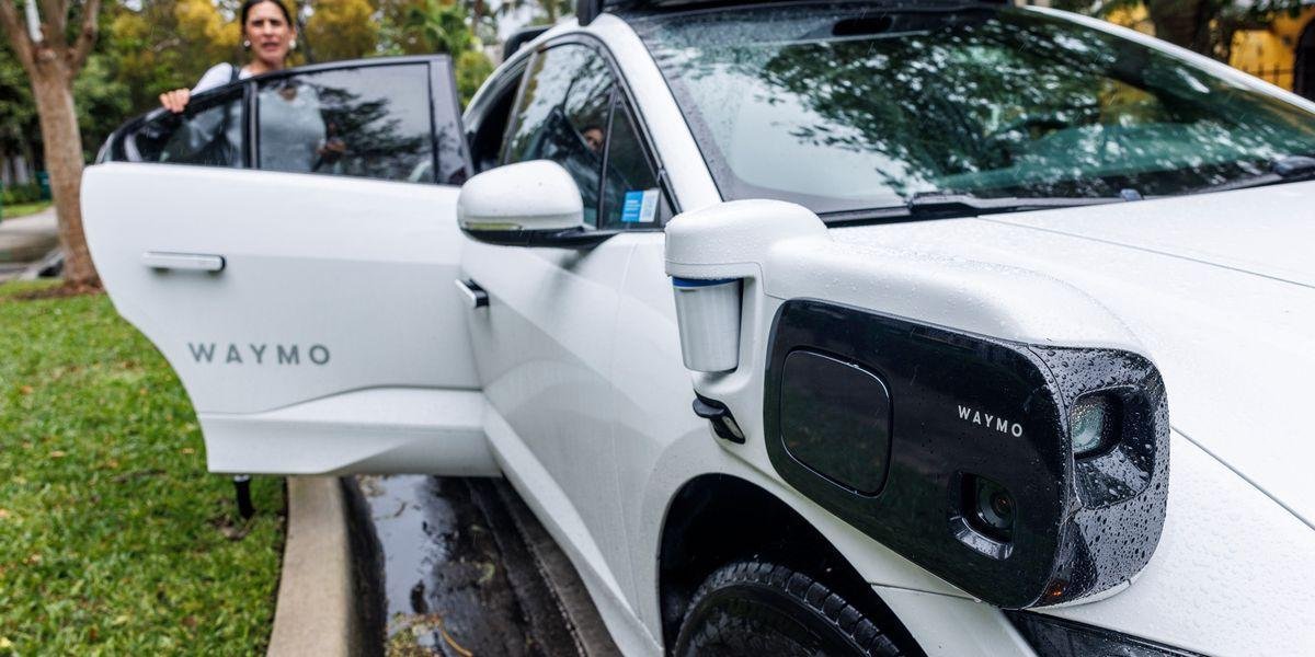 Robotaxiurile încep să muște serios din piața Uber. În unele orașe au ajuns la 15-16%, iar șoferii încep să simtă efectele