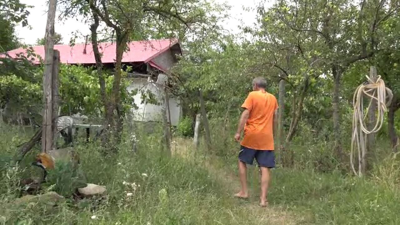 Un poștaș din Vaslui a descoperit un pensionar mort în casă