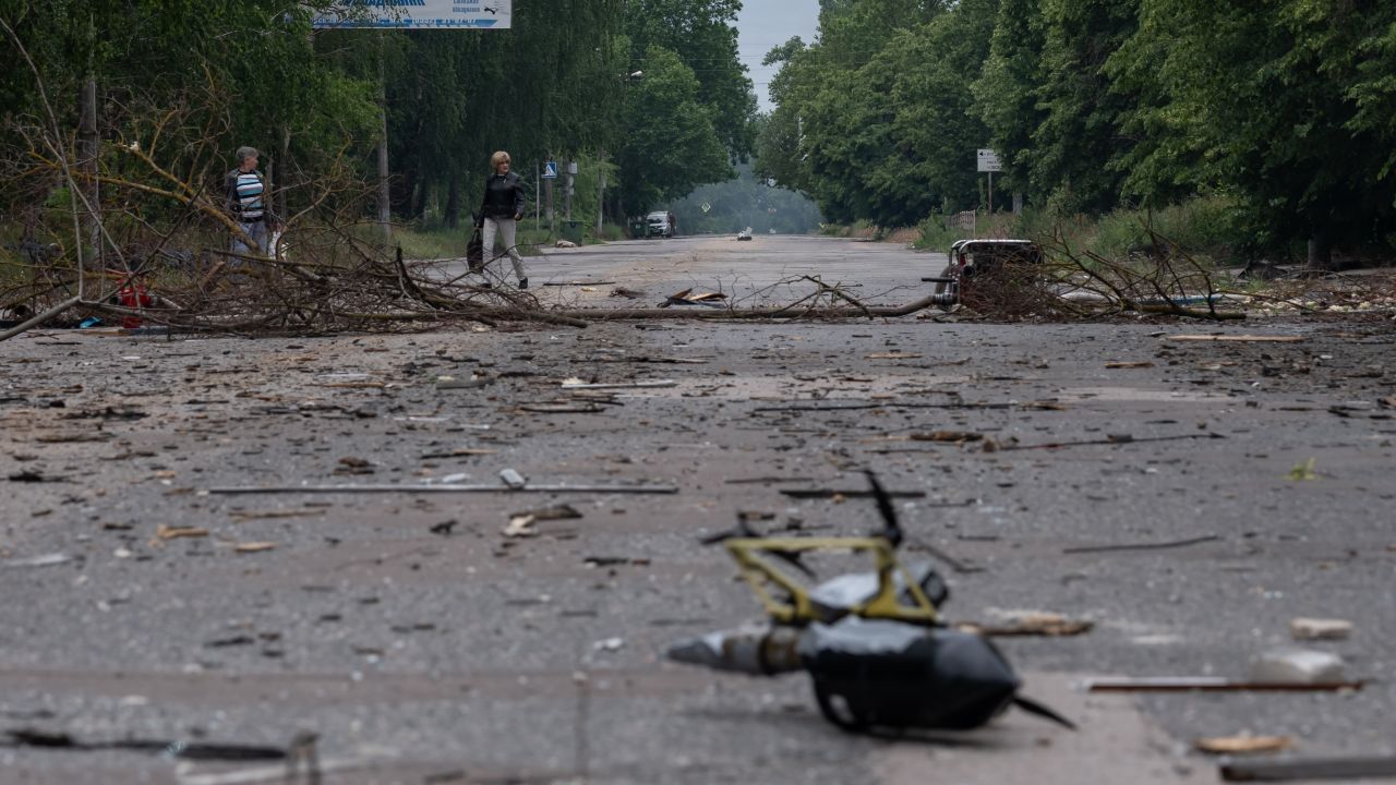 Patru morți și patru răniți după atacul cu dronă rusească asupra unui autobuz în Herson