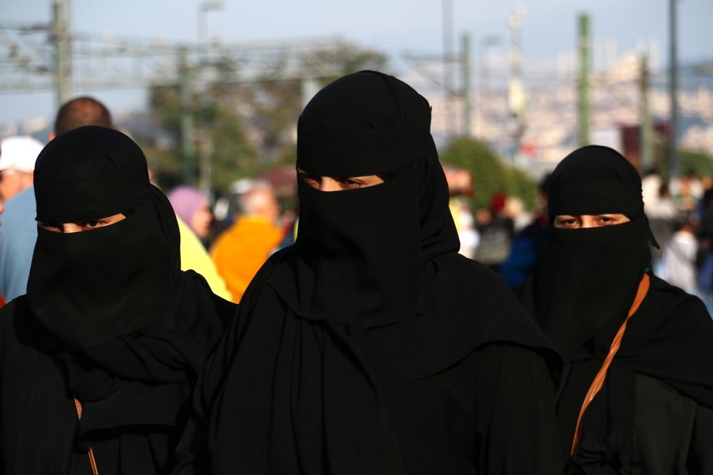 Portugalia a adoptat „legea burqa”. Femeile care își acoperă fața în public riscă amenzi de până la 3.000 de euro