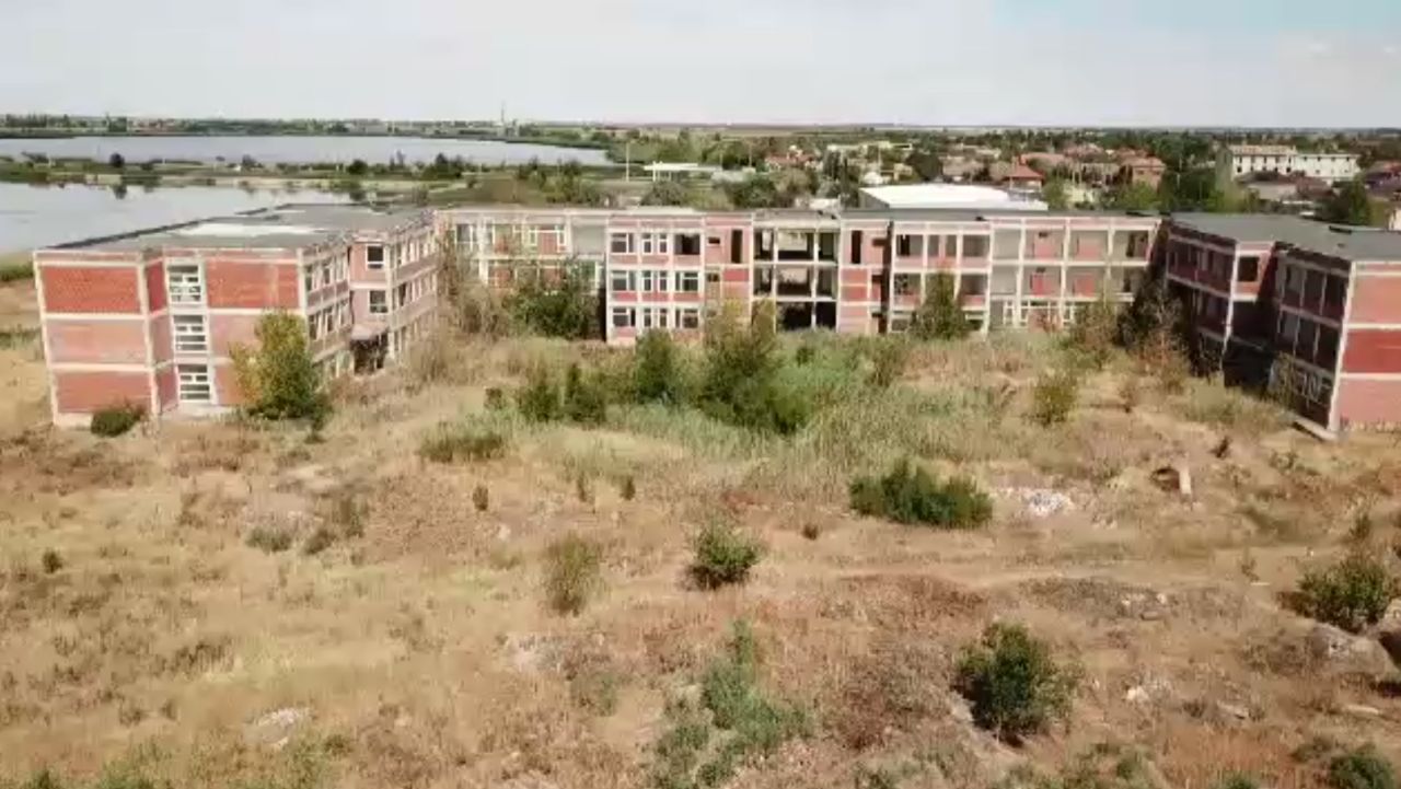 Campus școlar abandonat la Nădlac după investiții de milioane de euro
