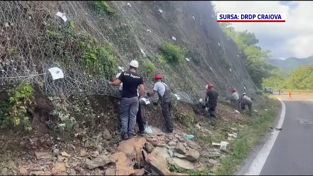 Muncitorii de pe Valea Oltului, înjurați de șoferii nemulțumiți de restricții. Ce măsură ar putea lua constructorul