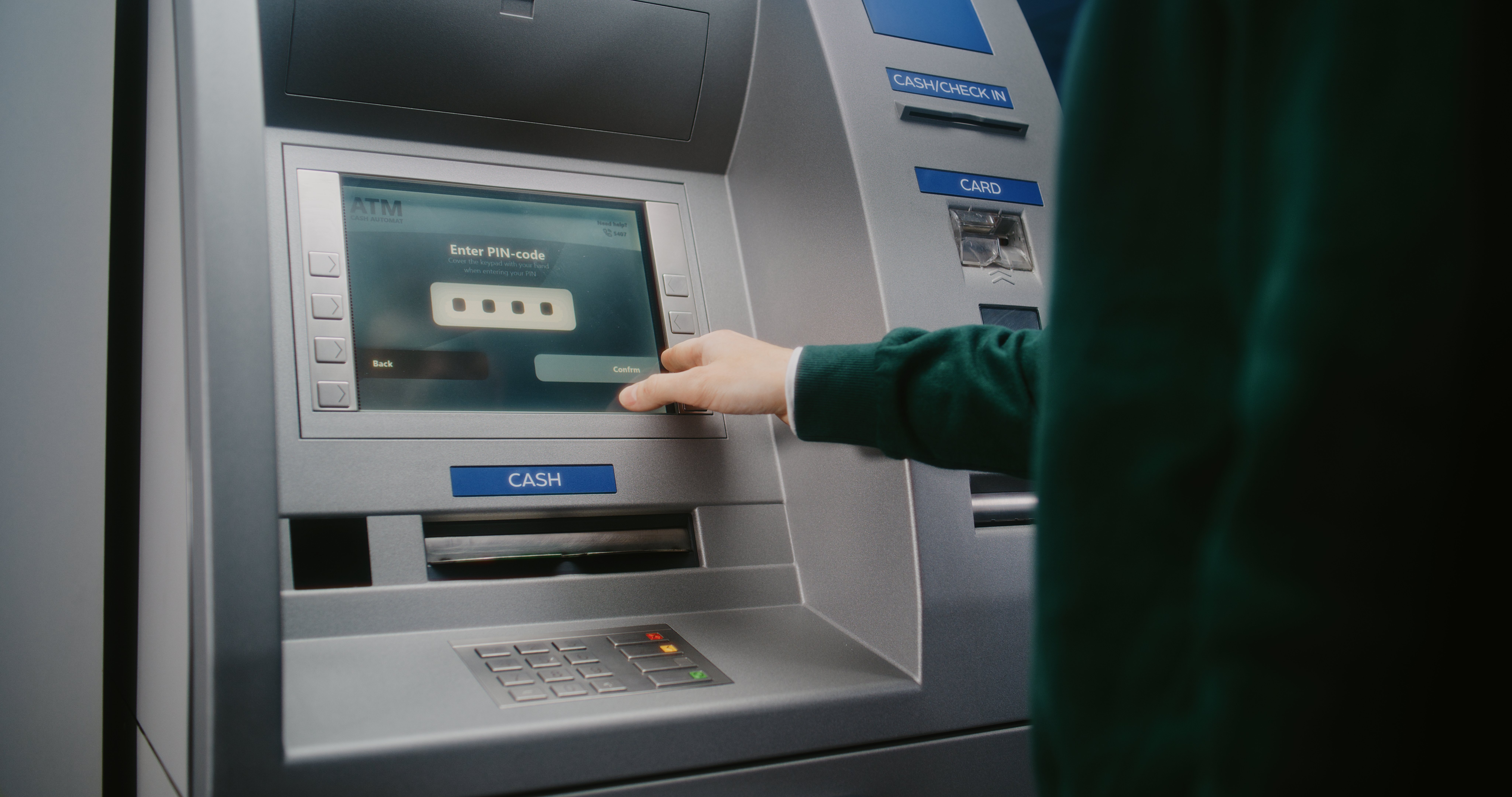 Războaiele și atacurile cibernetice au crescut interesul europenilor pentru bani cash. Ce recomandă BCE