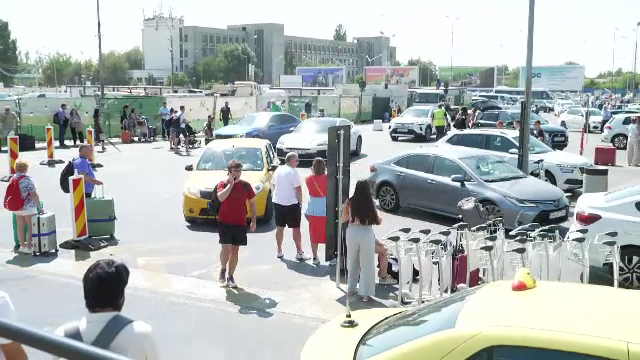 Haos la Otopeni: Parcări închise, indicatoare lipsă și bagaje întârziate. Pasagerii, în căutarea unui drum printre șantiere