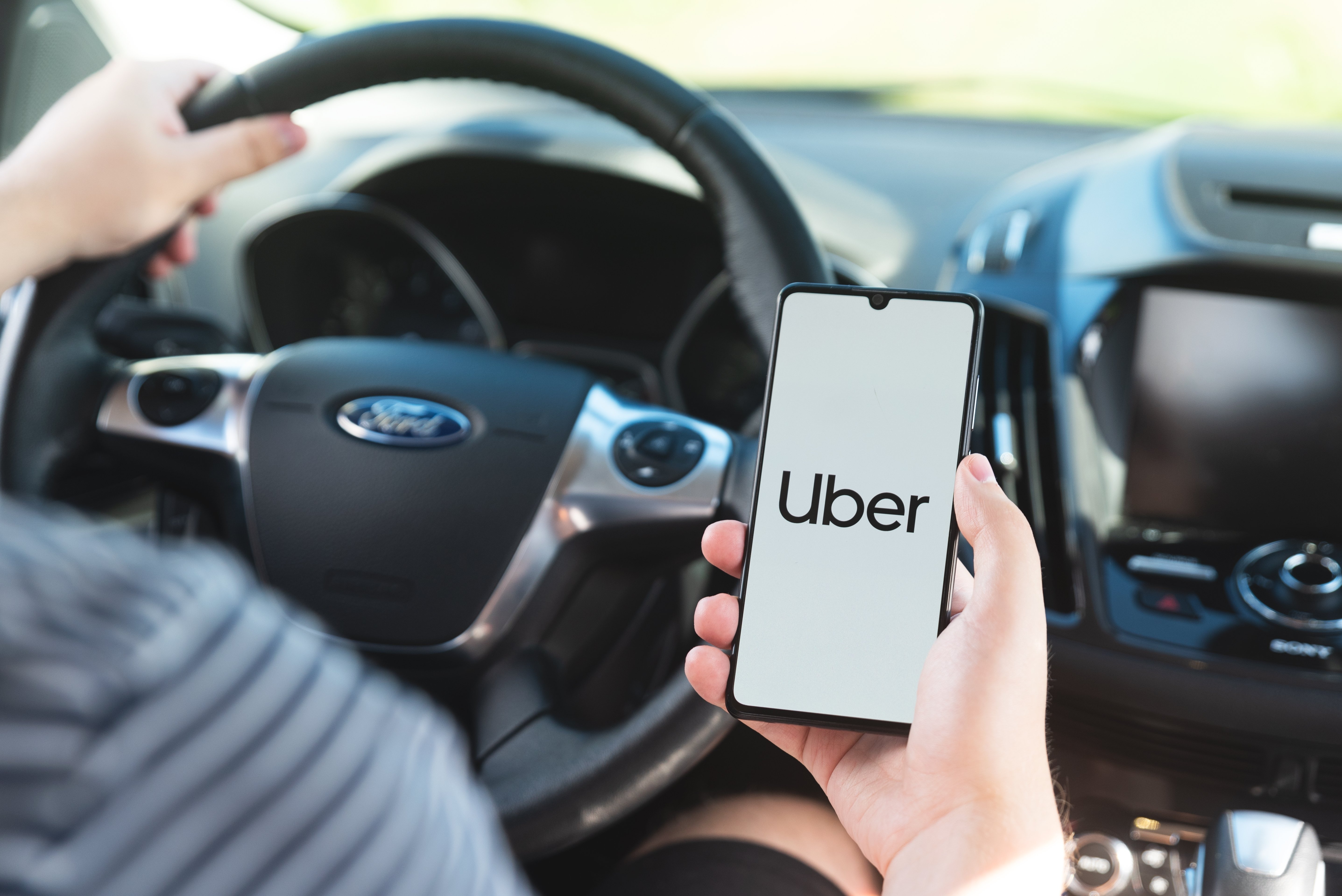 Uber, amendă record în Europa. Compania este acuzată că și-a suspendat șoferii prin algoritmi