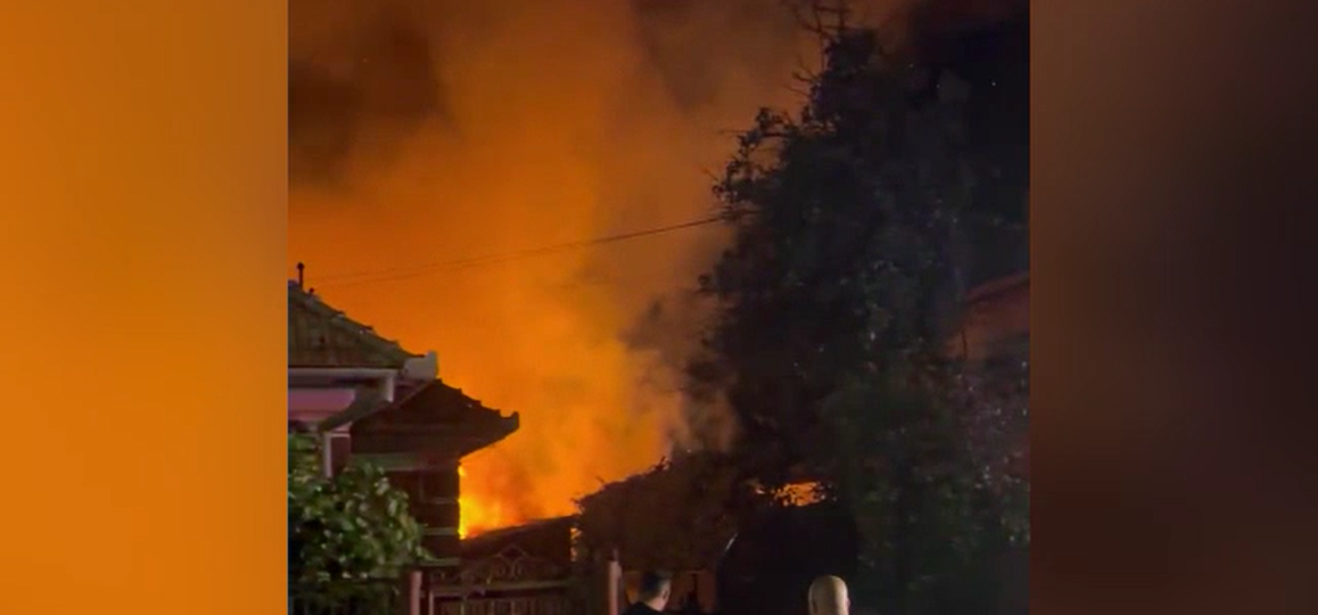 Incendiu violent în Cluj, după ce o familie a copt vinete în curte: „O flacără imensă era!”