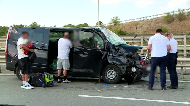 Accident violent pe A3. Un microbuz cu opt pasageri s-a izbit de un TIR. Mai multe persoane, rănite