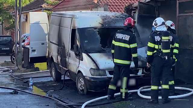 Doi bărbați au ajuns la spital cu arsuri după ce garajul în care reparau o mașină a luat foc. Unul este în stare gravă